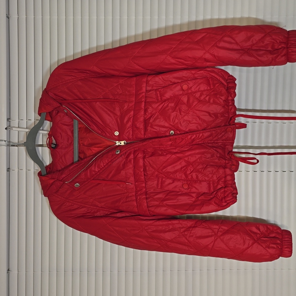 Vibrant H&M Divided Red Quilted Jacket – Size S, Hooded & Cozy
